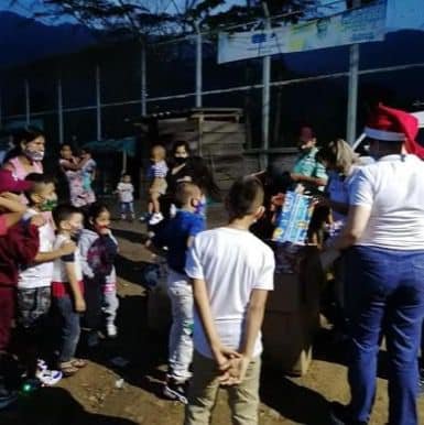 A nuestros pequeños del Tolima llenándolos de AMOR 🤶🏻🎅🏼🎁❤️