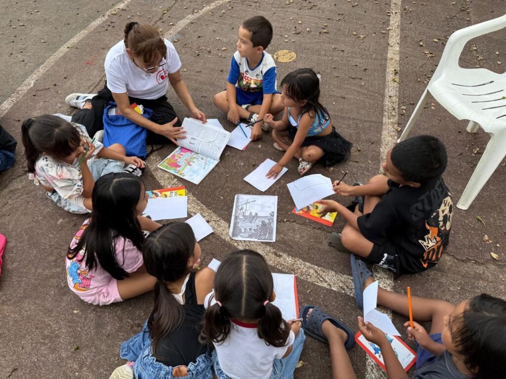 Hoy iniciamos en el barrio Combeima a evangelizar a estos hermosos…