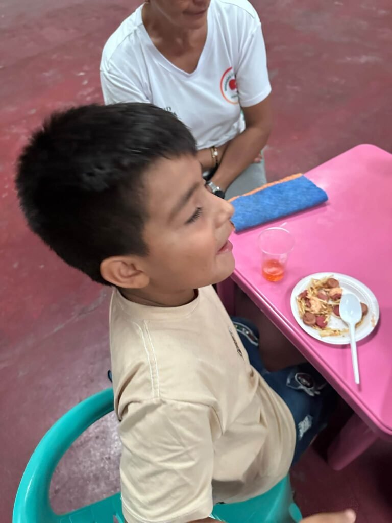 Felices comiendo salchipapas, gracias a Frank y Alejandra que nos…